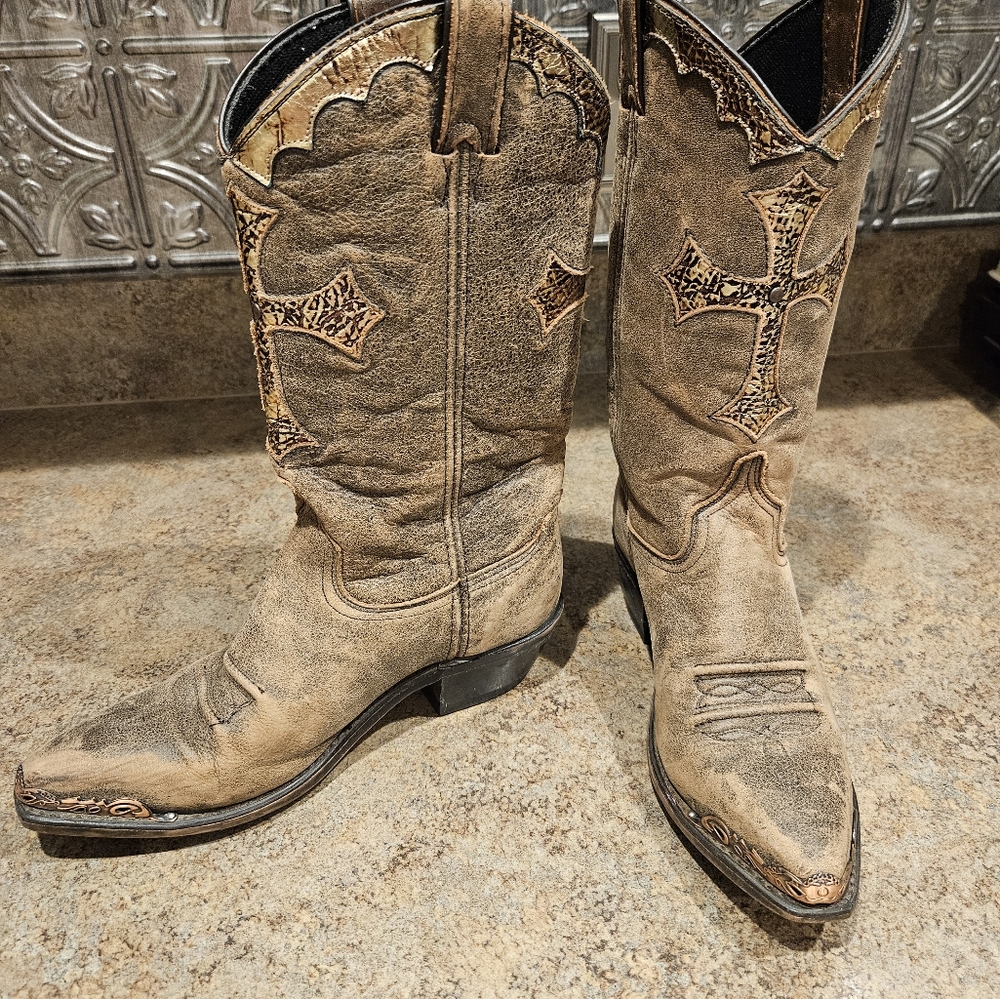 Western boots, size 6 and a half.